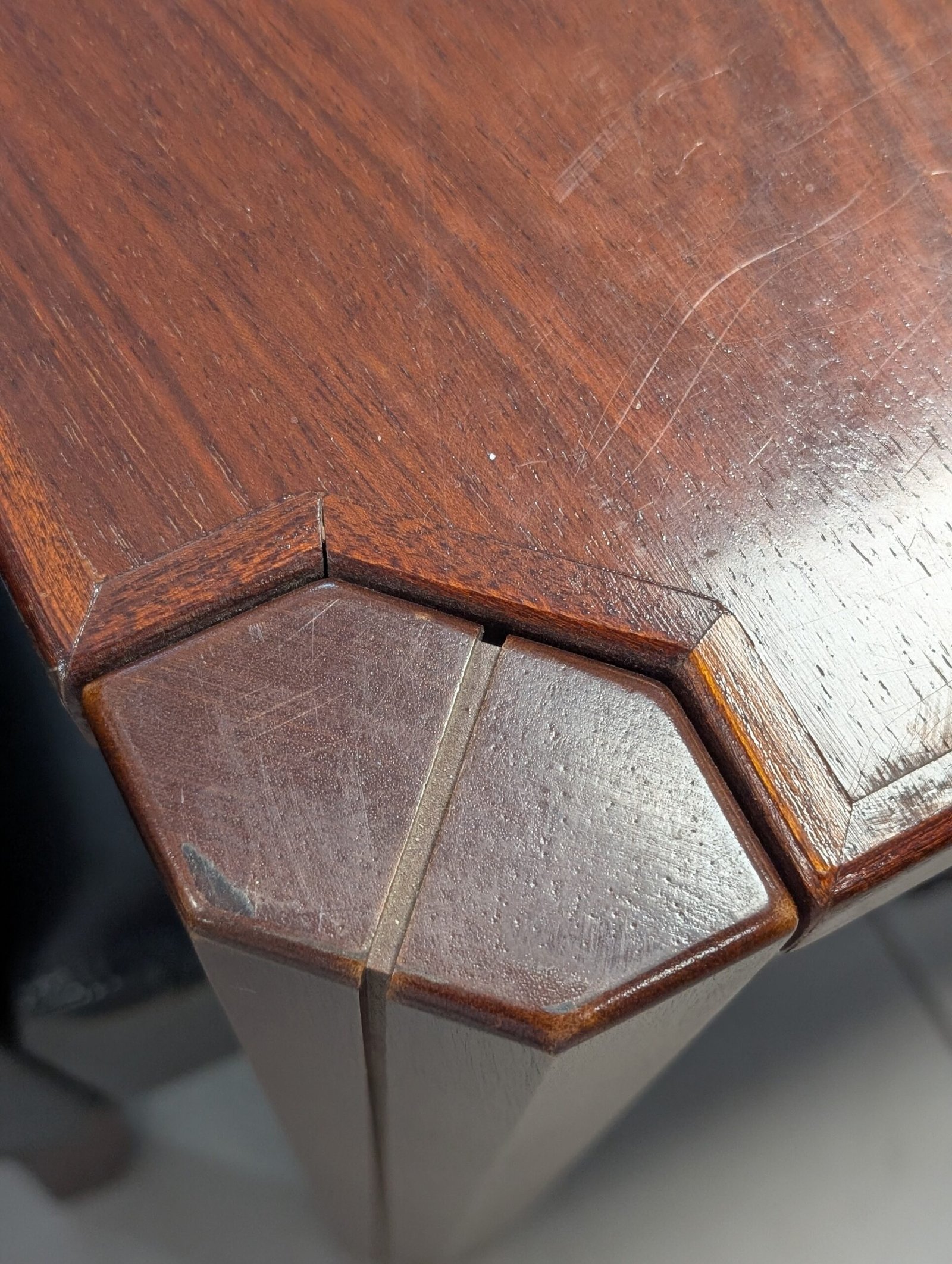 Détail du pied de table