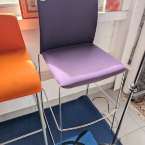 Chaise de bar, violette