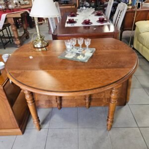 Table ronde en bois, à rabats