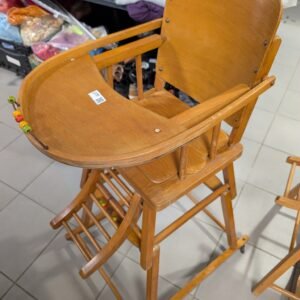 Chaise haute pour bébé à roulettes